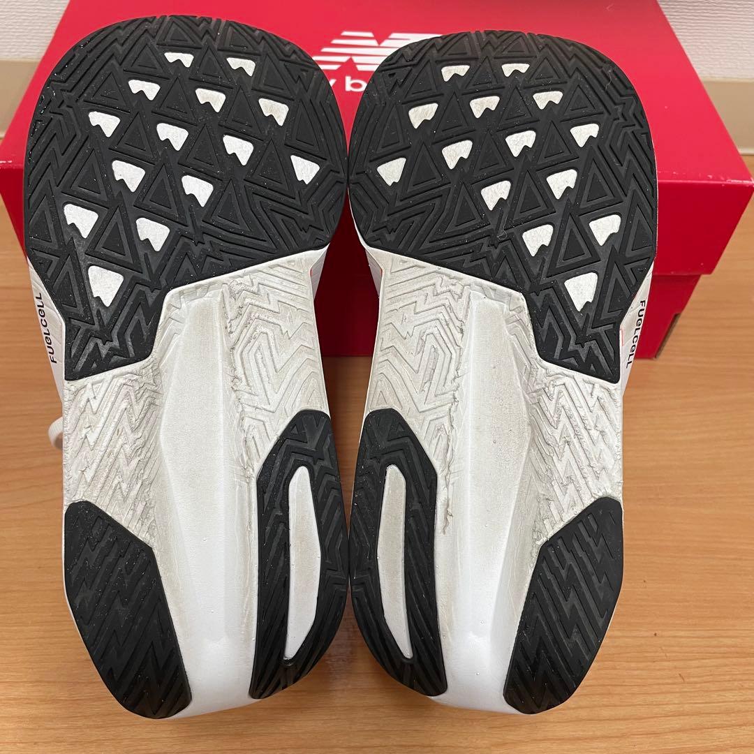 美品　ニューバランス　FuelCell Rebel V5 26センチ