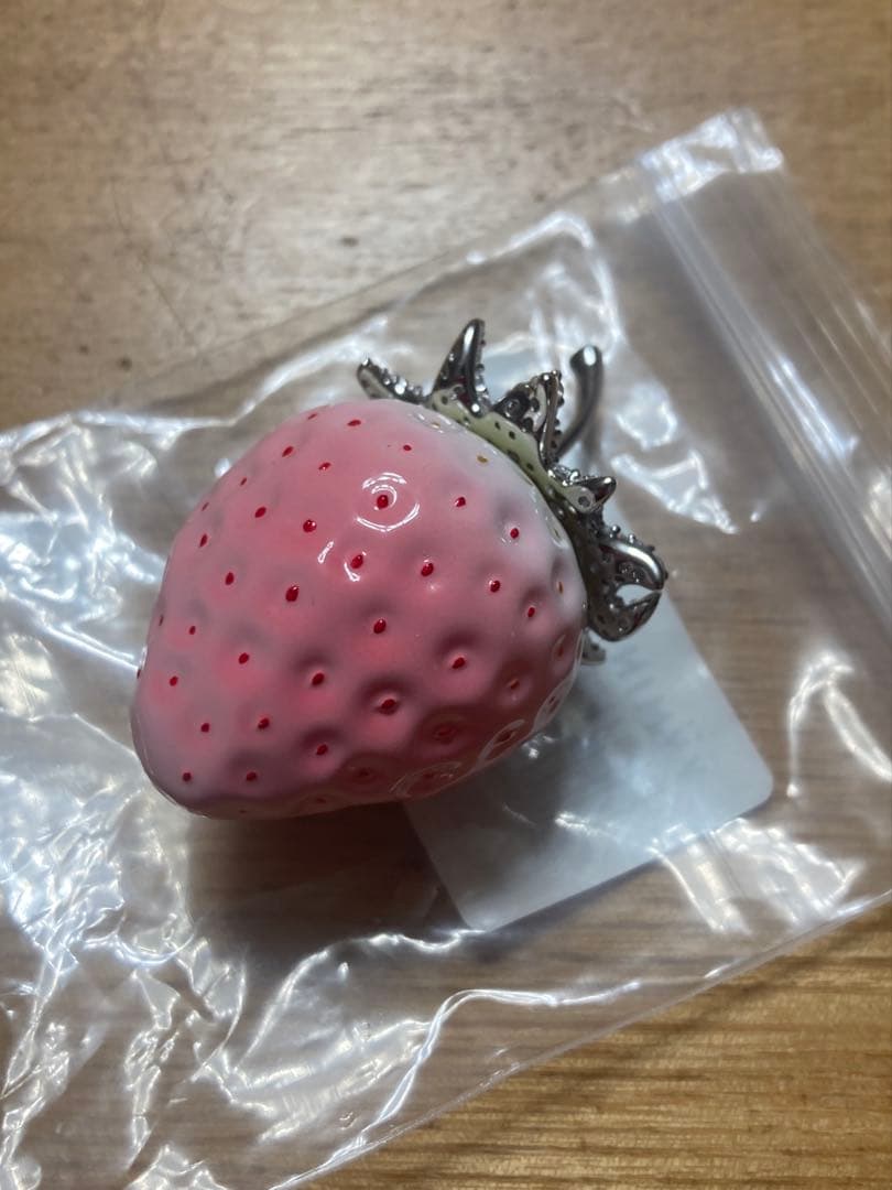 yvmin ピアス片耳　いちご