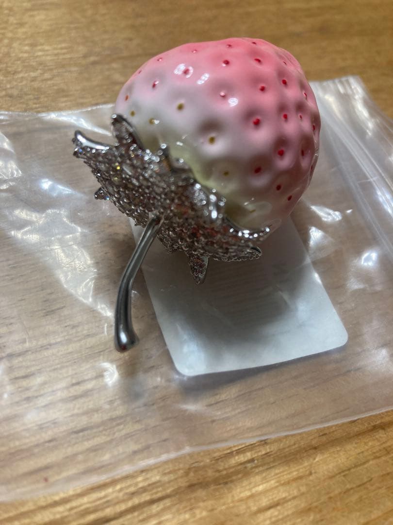 yvmin ピアス片耳　いちご