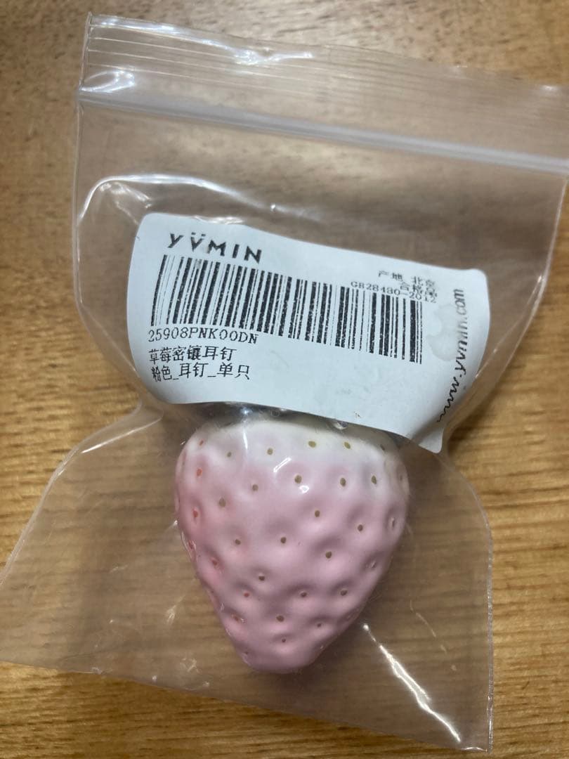 yvmin ピアス片耳　いちご