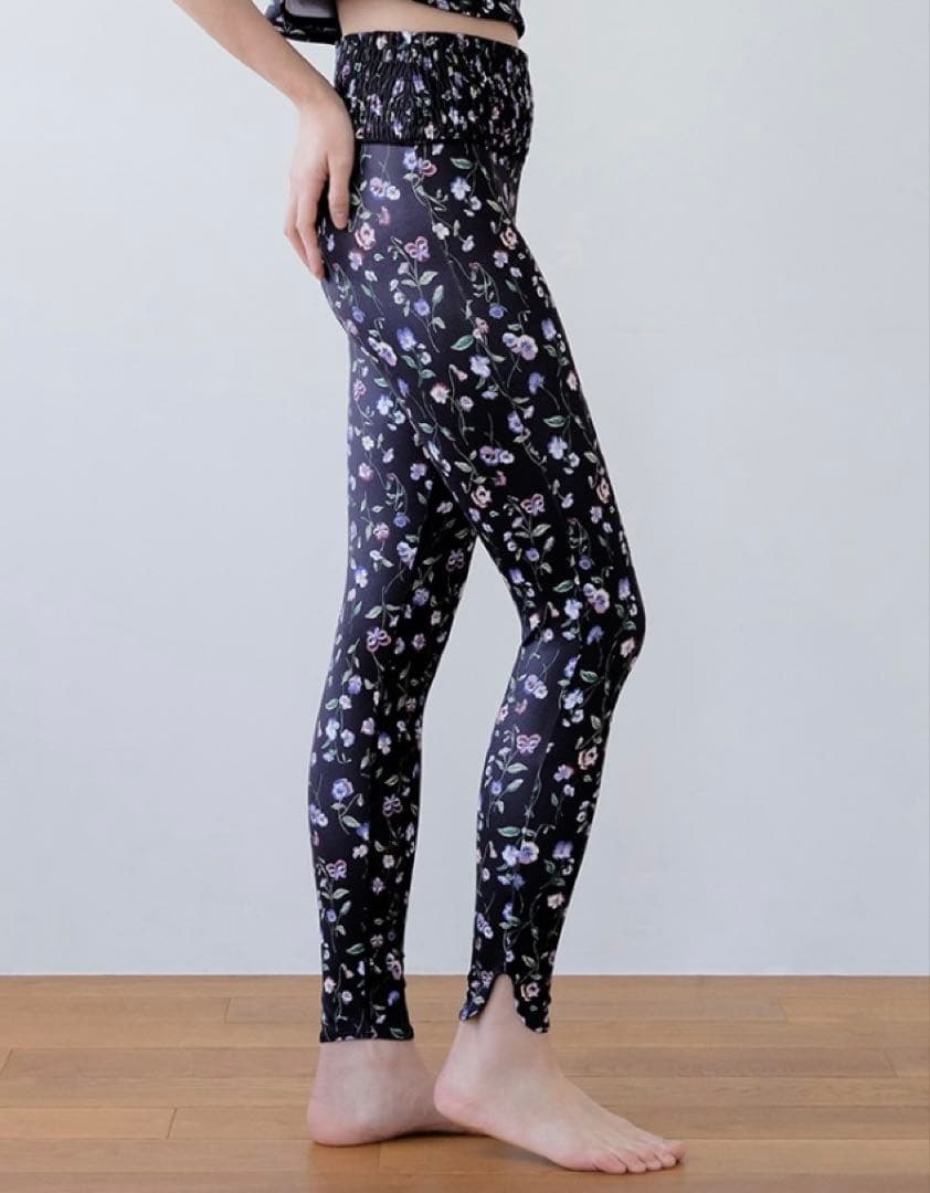 新作　SUKALA スプリングフラワー　シャーリングレギンス　パンジー