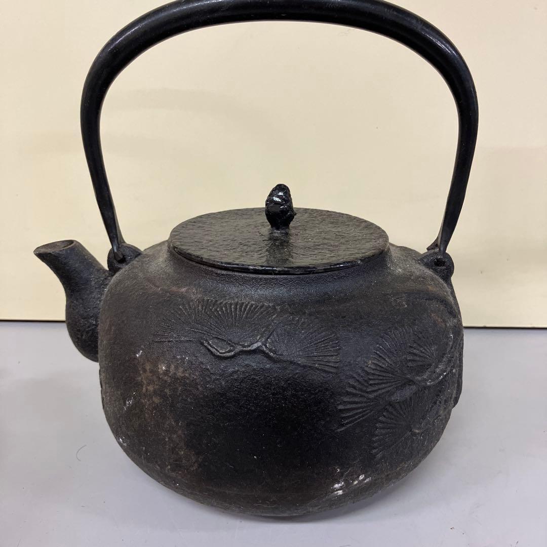 E-1 昭和レトロ 当時物 古道具 伝統工芸品 鉄瓶 松葉紋様 霰 丸型 やかん