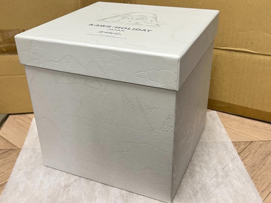 KAWS カウズ HOLIDAY JAPAN FUJI 富士山 グレー 箱入り