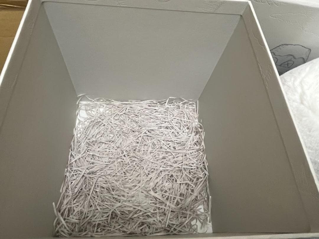 KAWS カウズ HOLIDAY JAPAN FUJI 富士山 グレー 箱入り