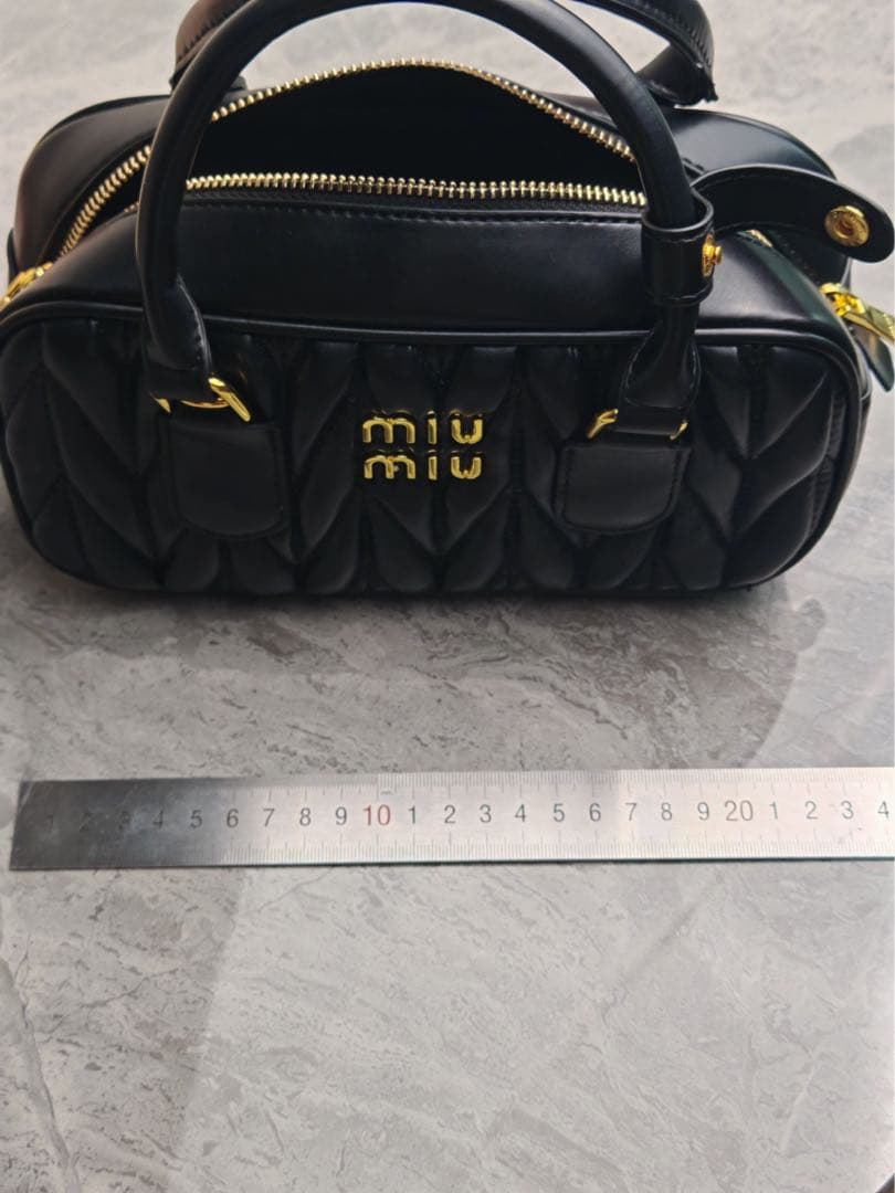 MIU MIU キルティング レザー バッグ ショルダー付き　美品