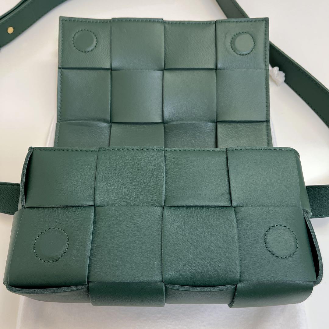 【美品】ボッテガヴェネタ　カセット　ショルダーバッグ　ボディバッグ　グリーン
