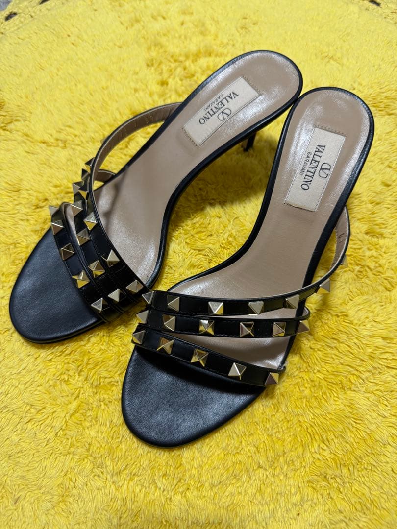 Valentino スタッズ付き ブラックサンダル 37
