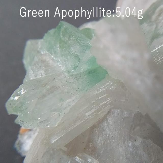 5.04g　グリーンアポフィライト　鉱物標本　アポフィライト　共生鉱物