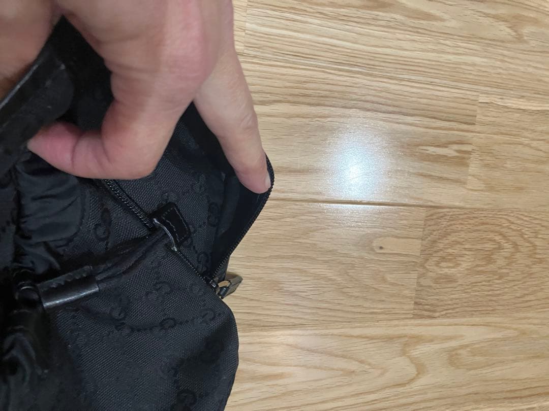 【最終値下】GUCCI レザーボディバック　新品未使用