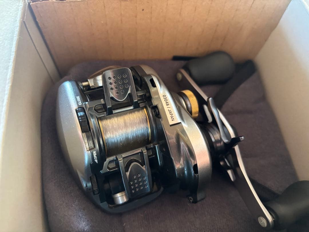 nium XG ベイトリール シルバー/ブラック