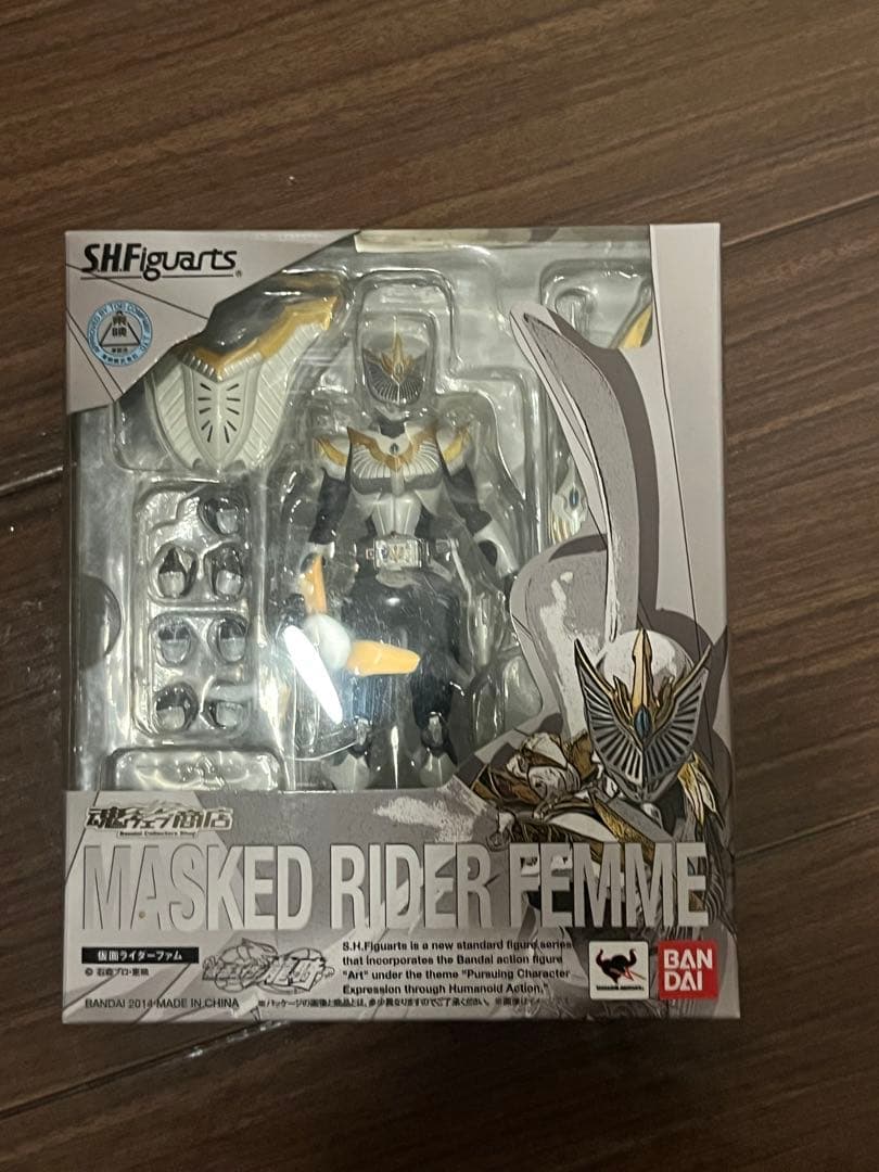 S.H.フィギュアーツ　仮面ライダーファム
