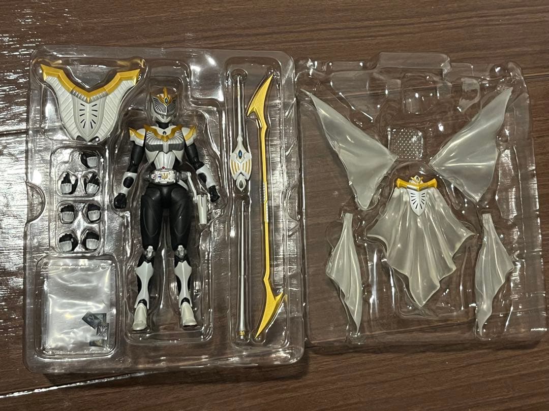 S.H.フィギュアーツ　仮面ライダーファム