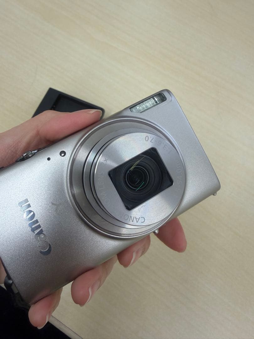 Canon IXY 650 デジタルカメラ 本体と充電器