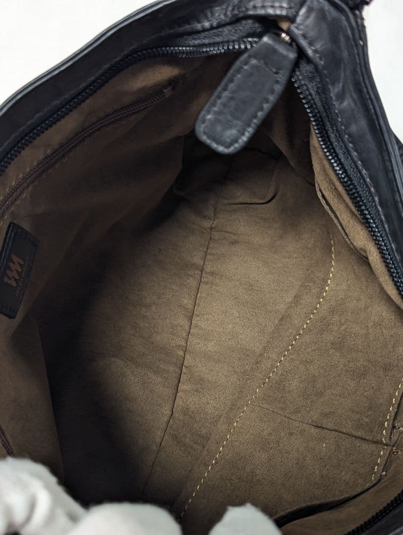 im product　ISSEY MIYAKE ショルダーバック　レザーB739