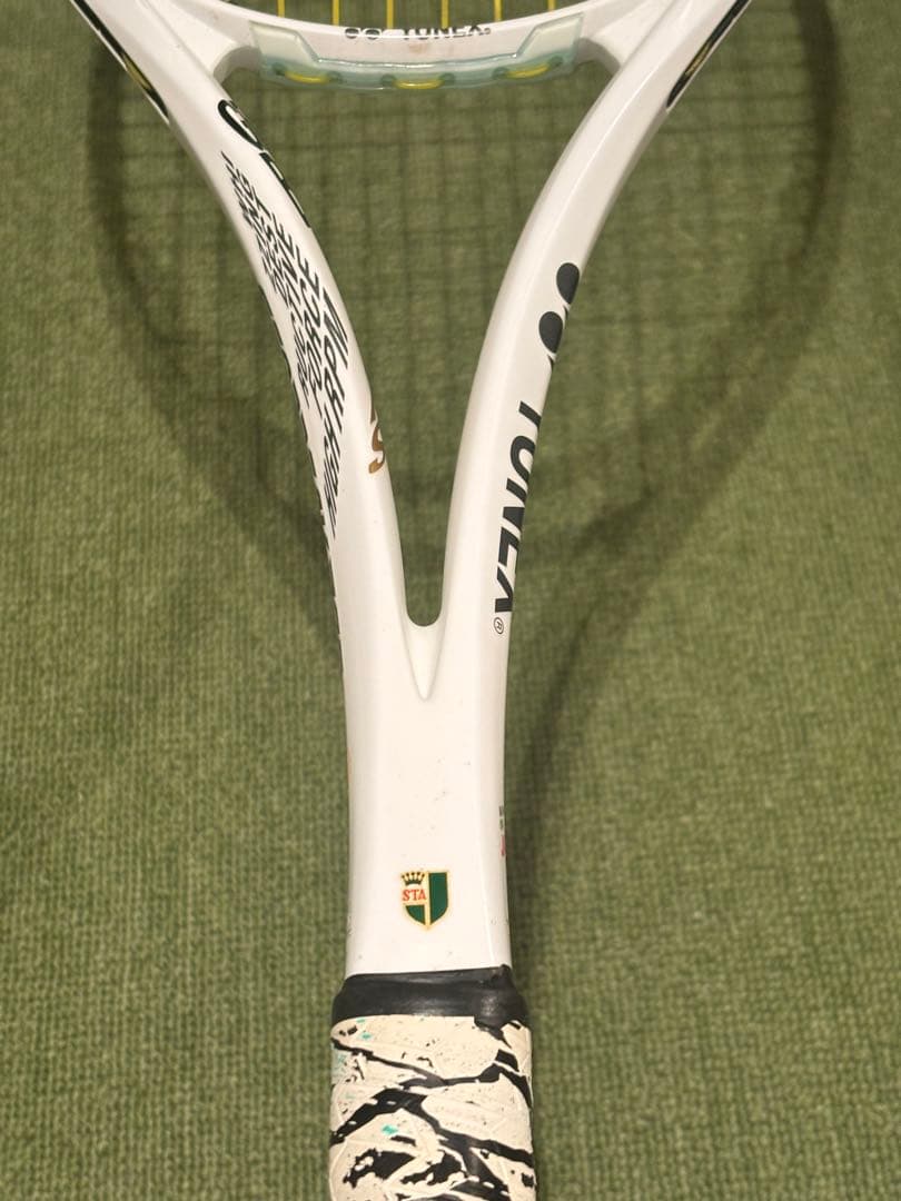 YONEX 旧型ジオブレイク70s ホワイト　ケース付き　廃盤モデル