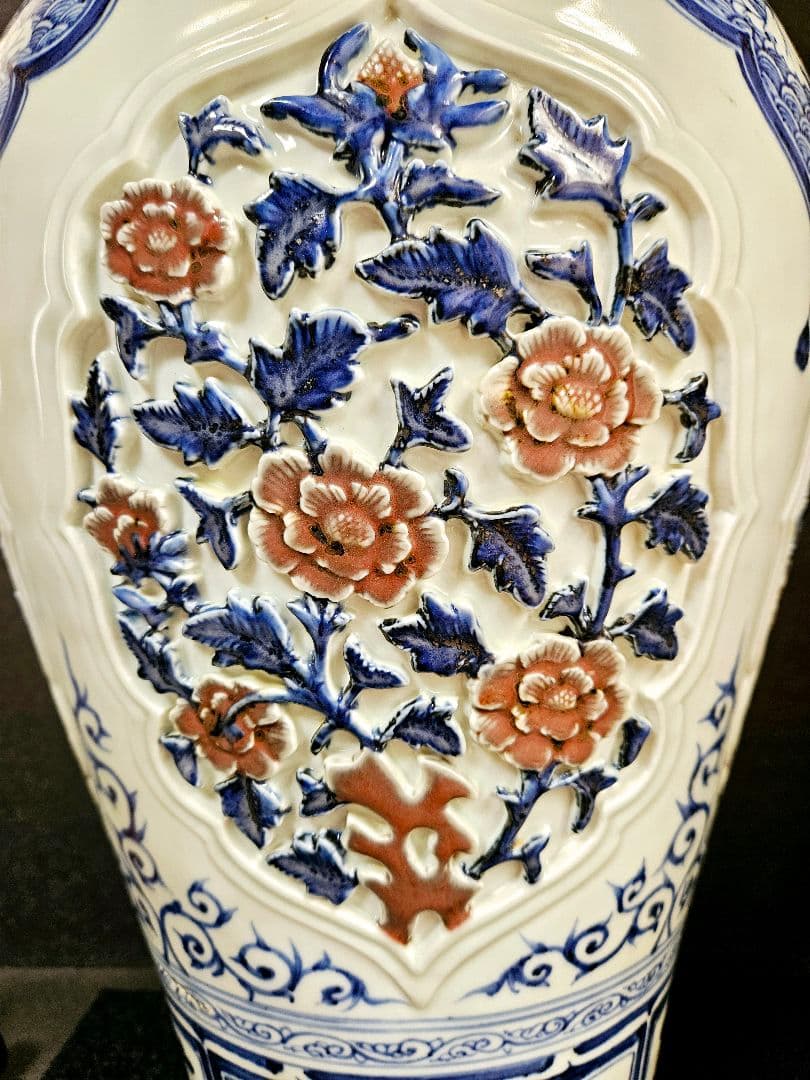 中国美術品　景徳鎮　元時代～明時代　青華　辰砂　陽刻浮彫細工　元染付写し　大梅瓶