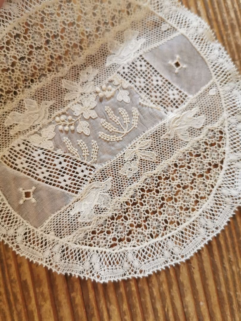 アンティーク 花咲く野を飛ぶバード アランソンレース ✜ 糸花刺繍✾ドイリー