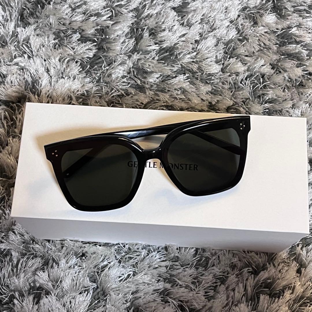 GENTLE MONSTER New Her 01 ブラックサングラス
