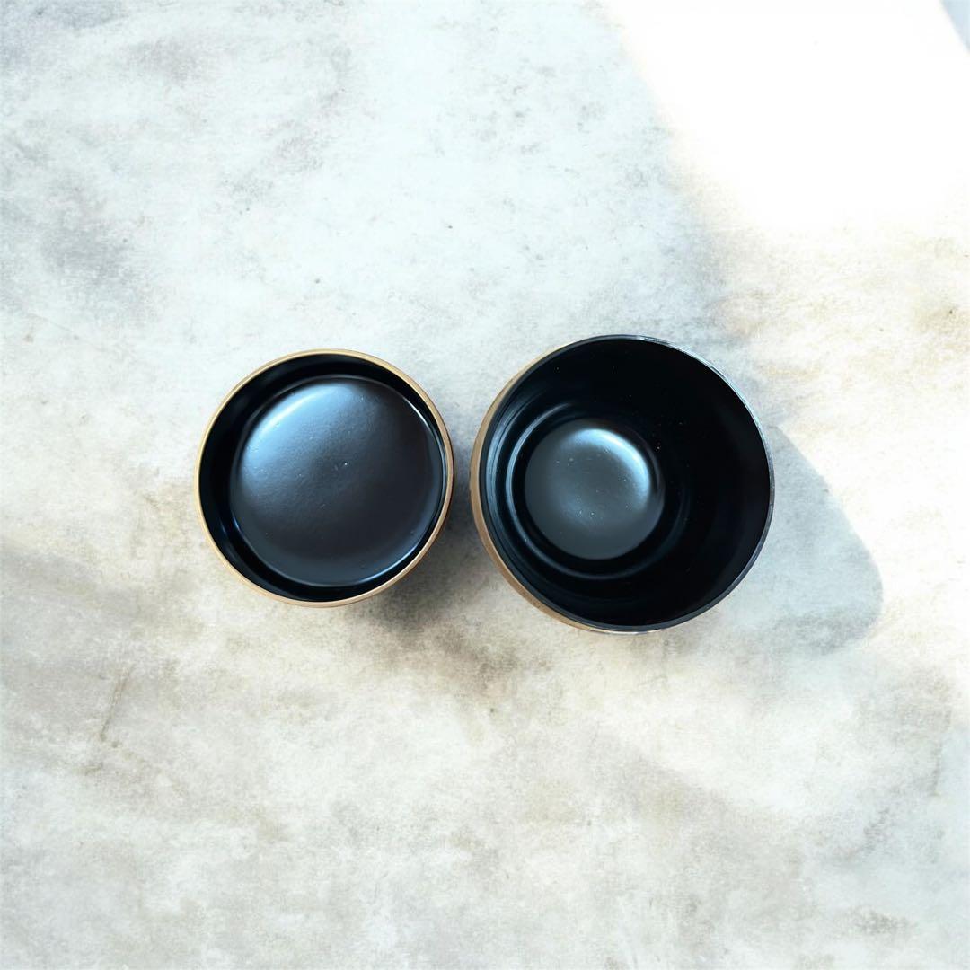 漆塗りの棗 金色花模様