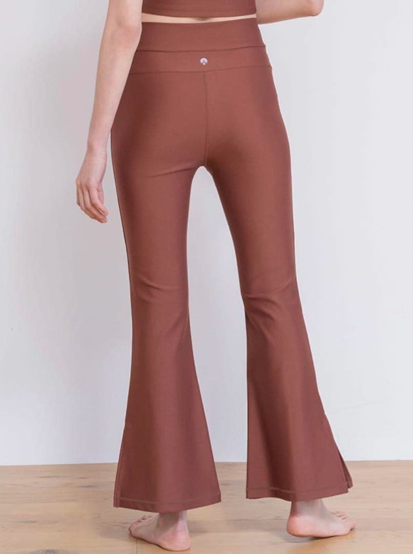 新品タグ付　【SUKALA】 スリットフィットレギンス Ｌサイズ