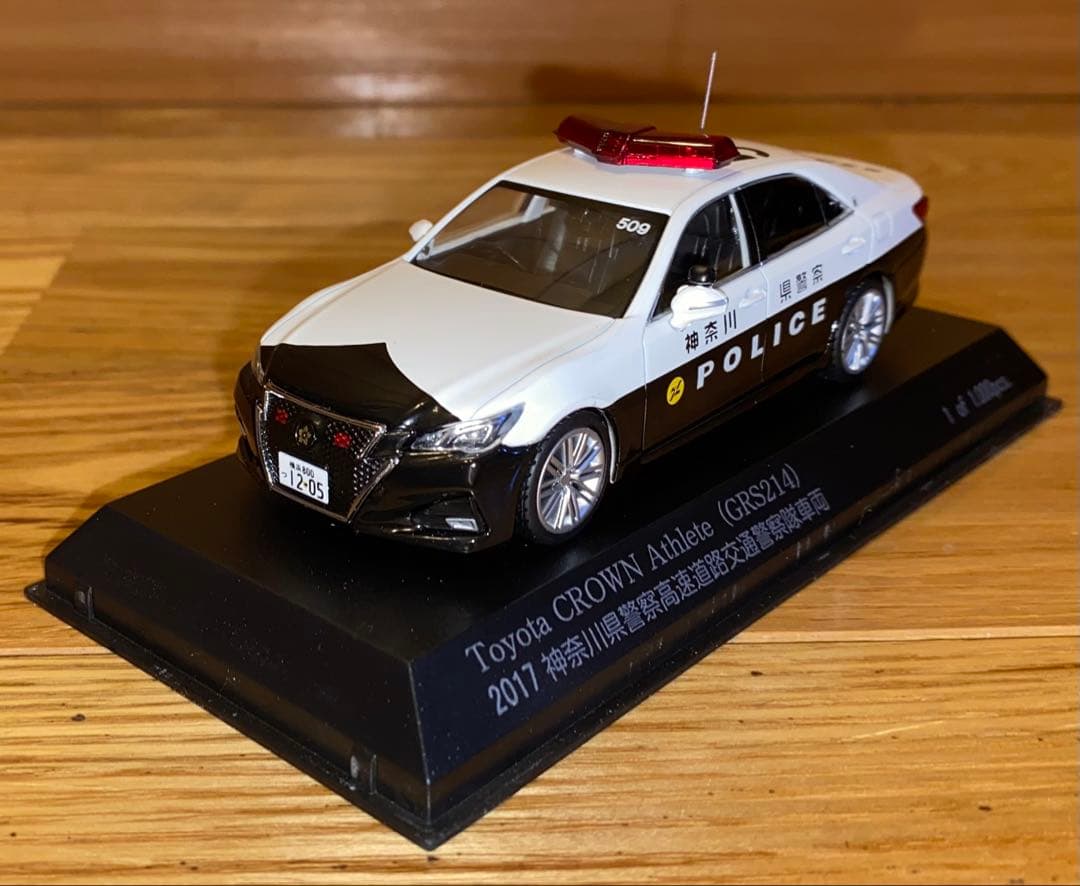 トヨタ CROWN アスリート 警察仕様 1/43