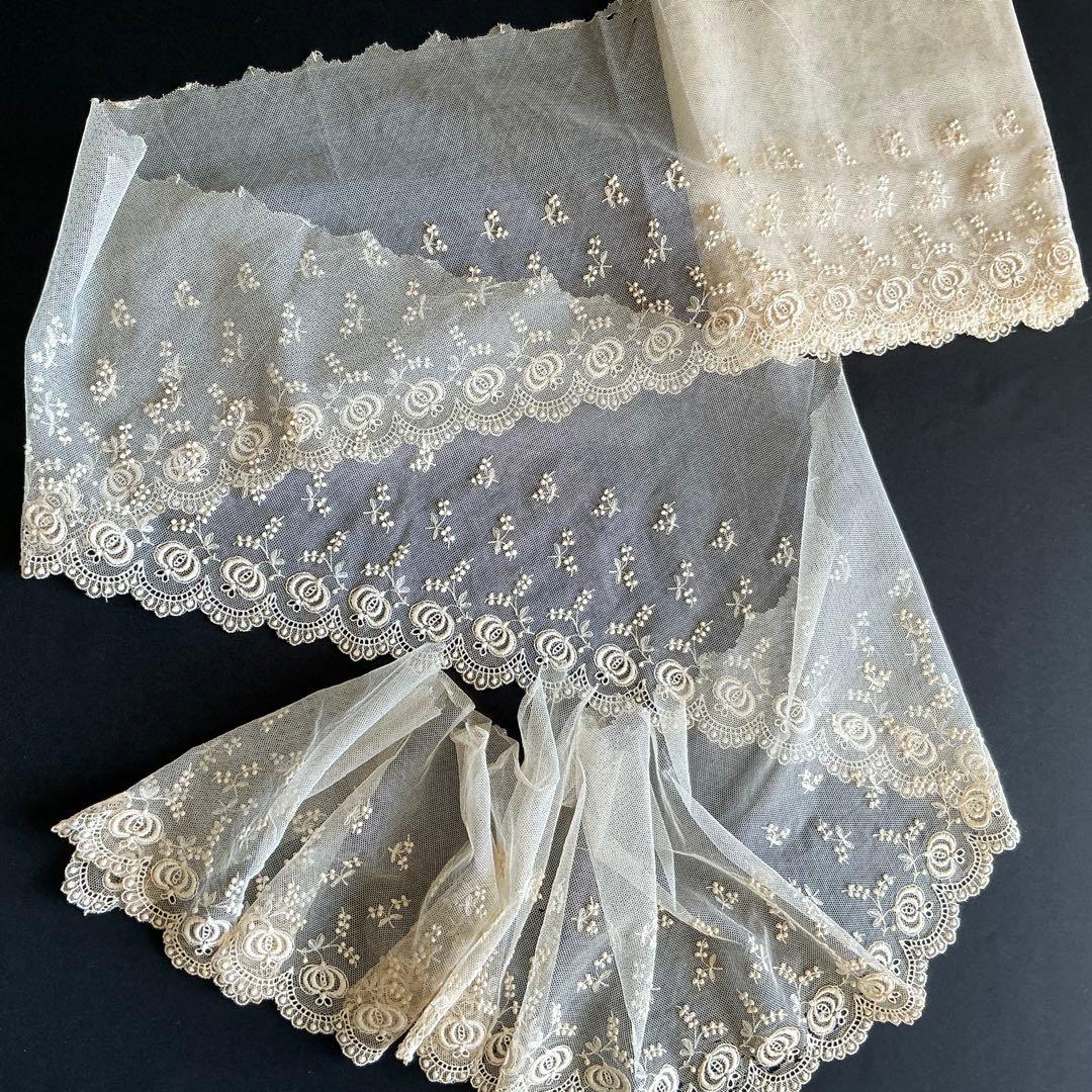 【２】フランスアンティーク　未使用　幅広　チュールレース　刺繍　ビスクドール