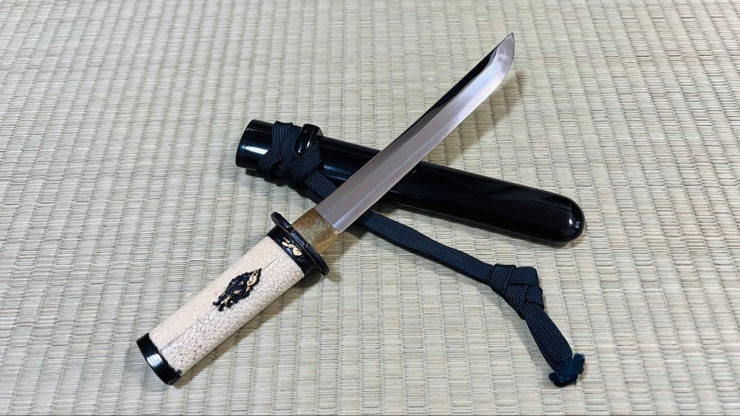 模造刀 拵え 短刀 二重刃文 御守刀 出鮫柄 儀礼刀 居合刀 251012-2