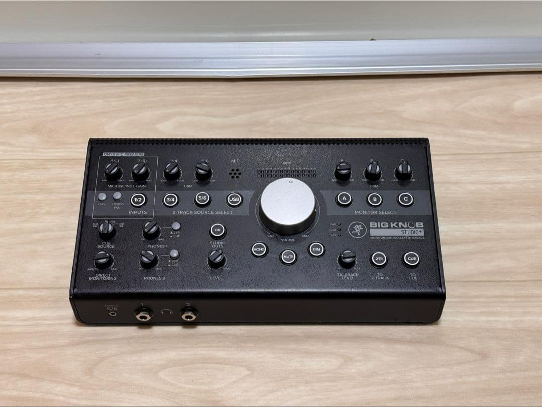 BIG KNOB STUDIO 2 オーディオインターフェイス