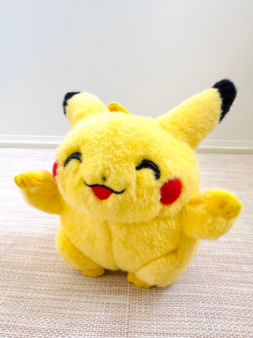 TOMY 初期 ピカチュウ ばんざい ぬいぐるみ