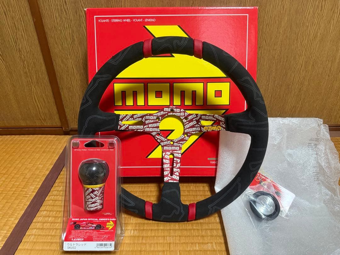 あ*む様 【新品】momo ステアリング・シフトノブセット