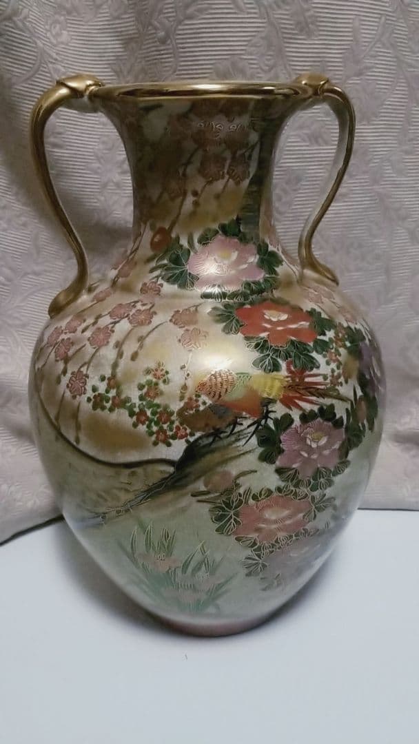 薩摩焼 持ち手付壷 金彩 孔雀牡丹 垂れ桜 丸十 縁起