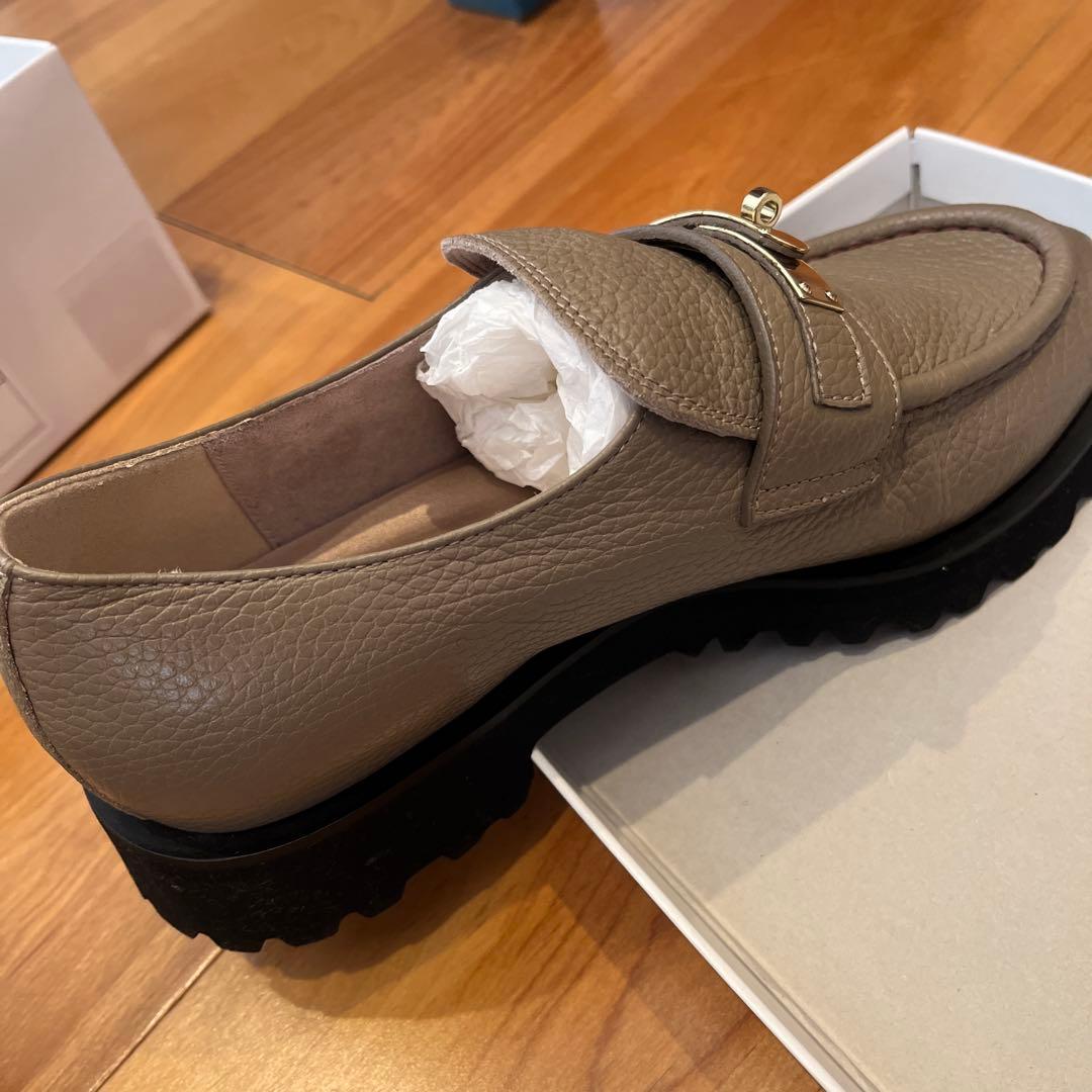 銀座かねまつ ベージュ レザー ローファー