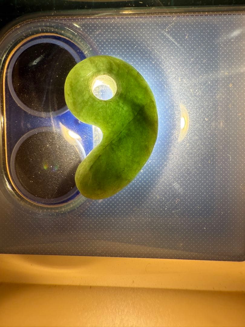 糸魚川産‼️勾玉‼️ご覧の通り説明不要の上クラス‼️青海の濃緑色ヒスイ‼️ロウカン‼️