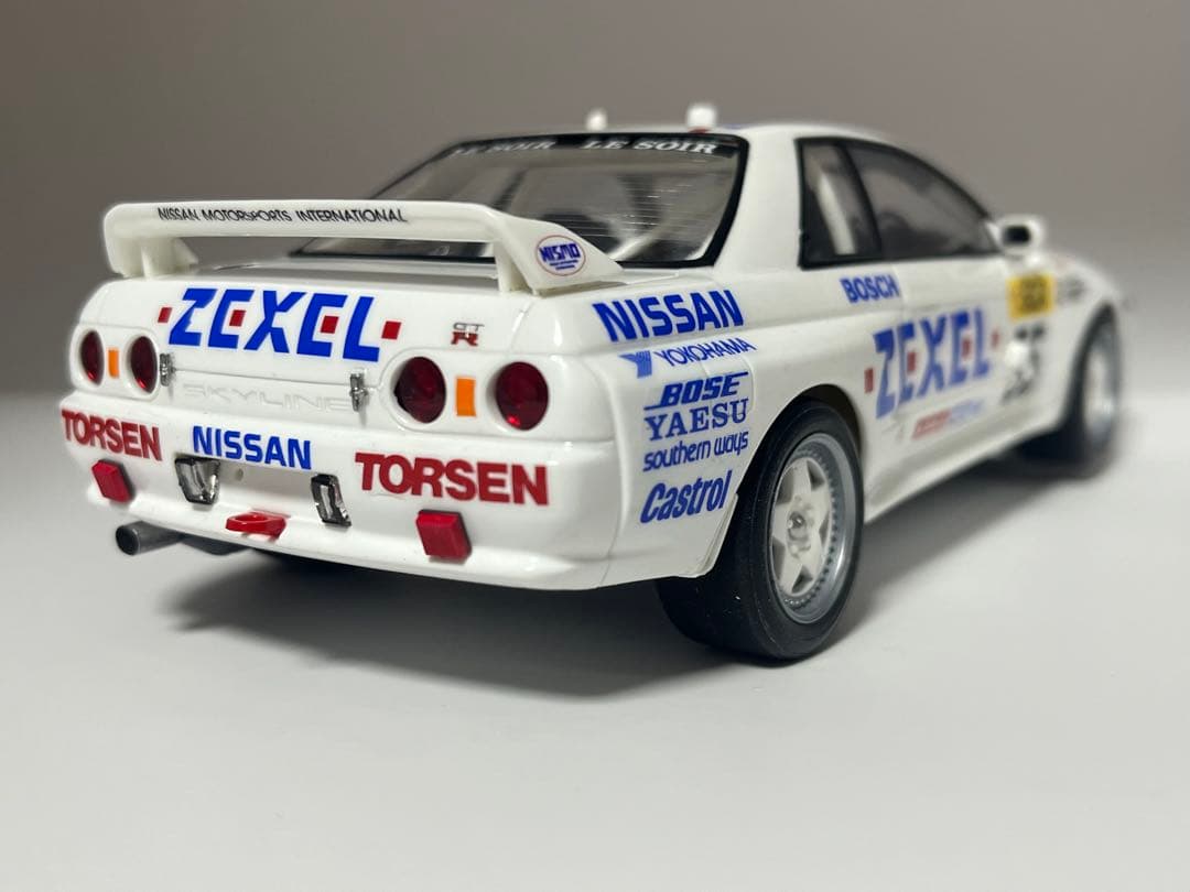 タミヤ1/24ゼクセルスカイラインGT-R Gr.Nプラモデル完成品
