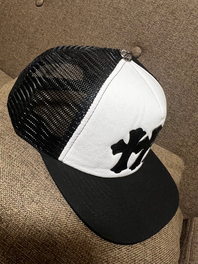 クロスモチーフ トラッカーキャップ 白黒 (CHROME HEARTS)