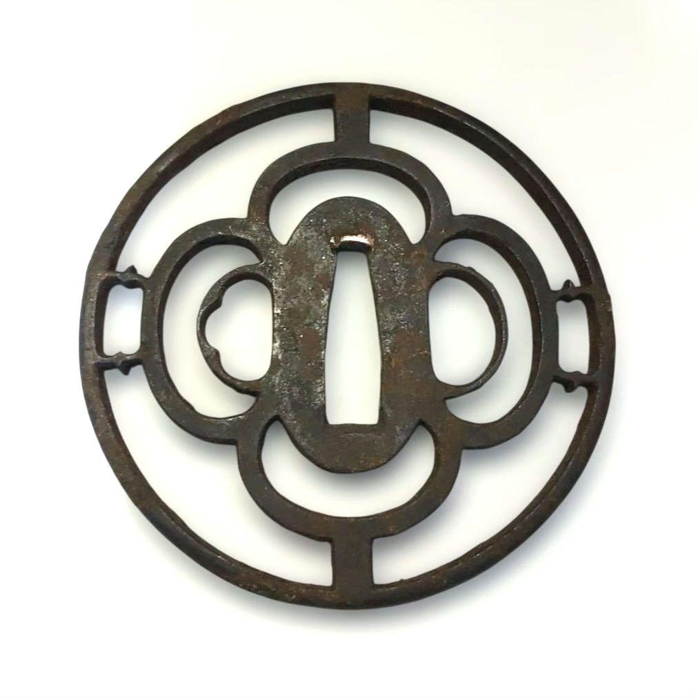 c6 四方八方透鐔　雁透　赤坂？　鉄地