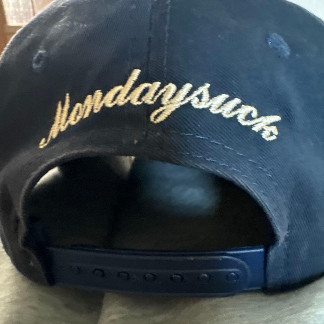 Monday suck キャップ