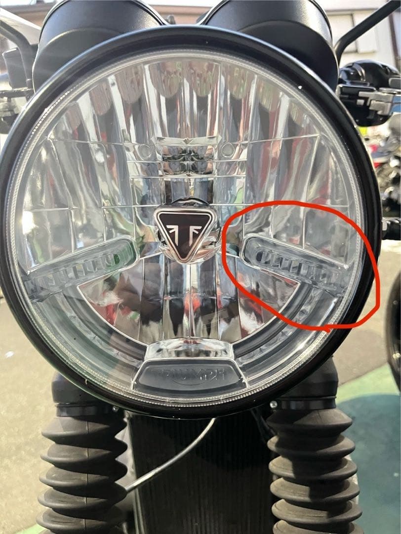 トライアンフ　TRIUMPH ヘッドライト LED ジャンク品