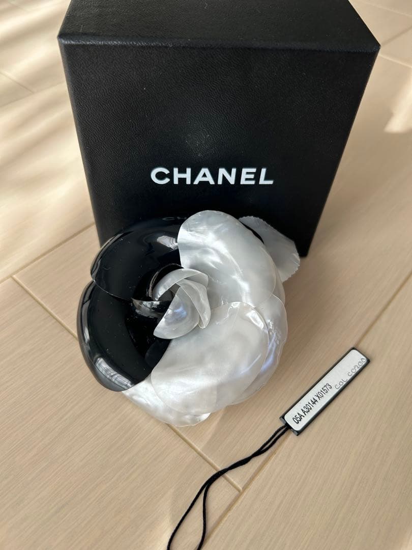 未使用タグ付き✨シャネル　CHANEL 　カメリア コサージュ　ブローチ　箱付き