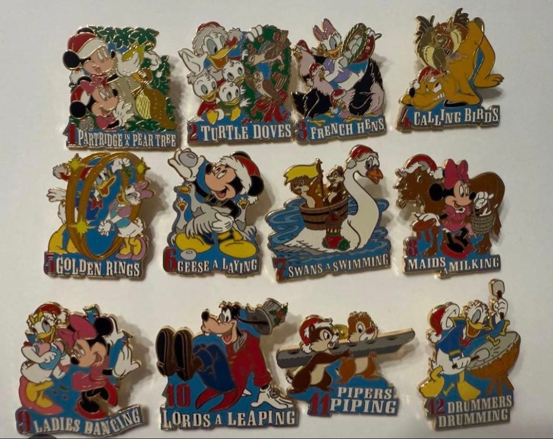 ミッキーマウス クリスマス ピンバッジ 12個セット