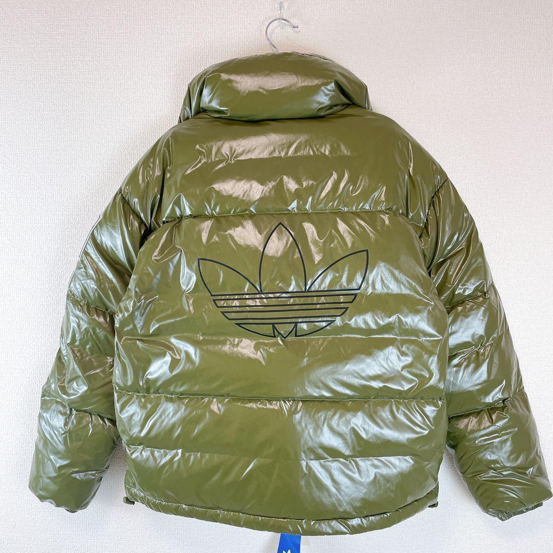 新品✨タグ付き アディダス 光沢エナメル調ダウンジャケット オリーブグリーン