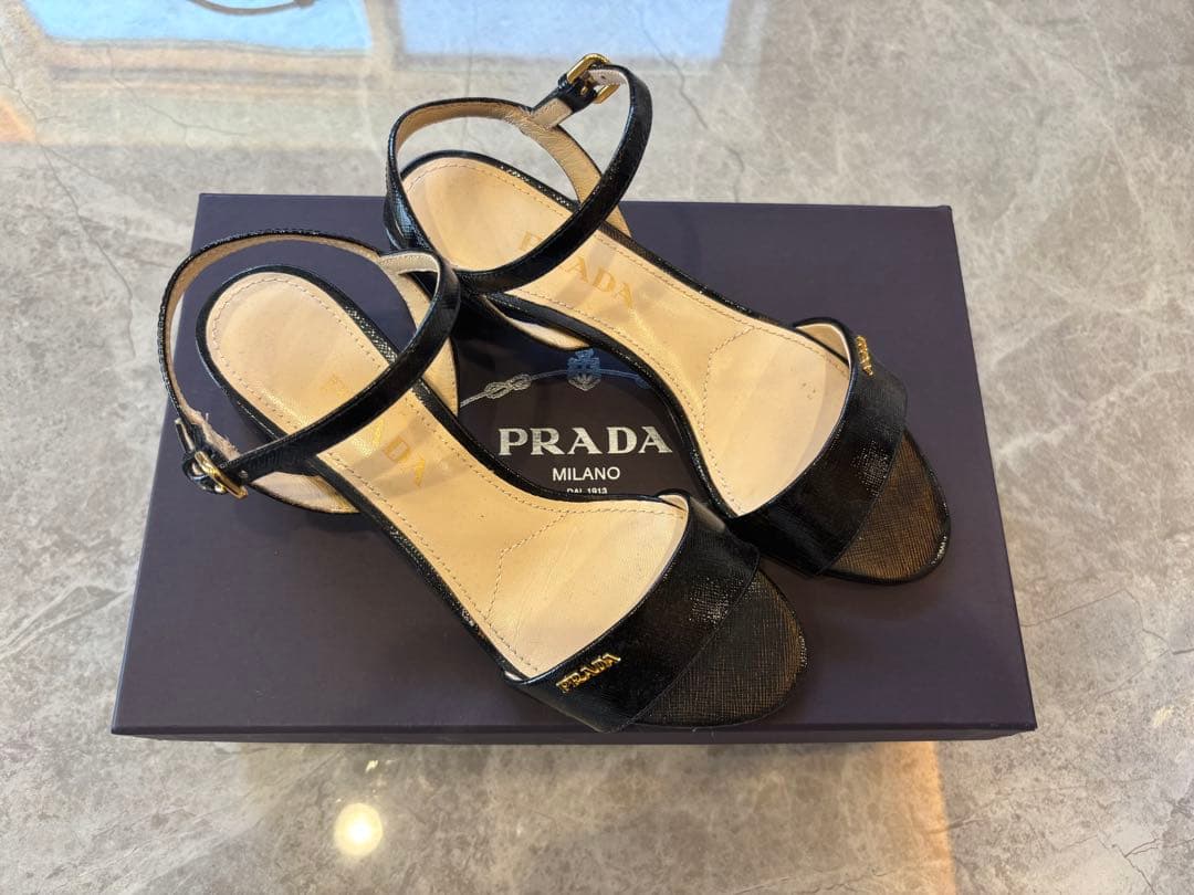 PRADA サンダル サフィアーノ