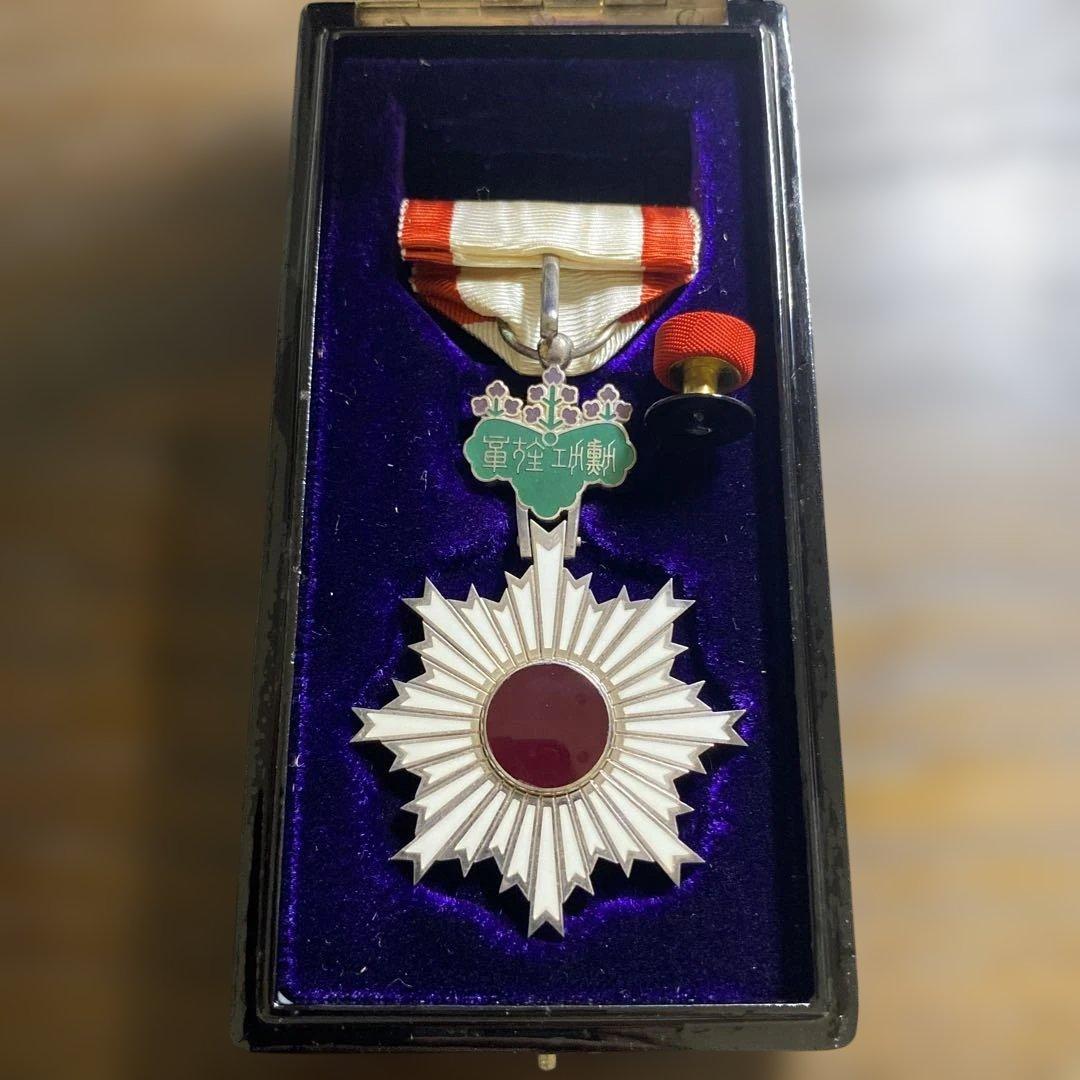 大日本帝国　海軍　中尉　勲章