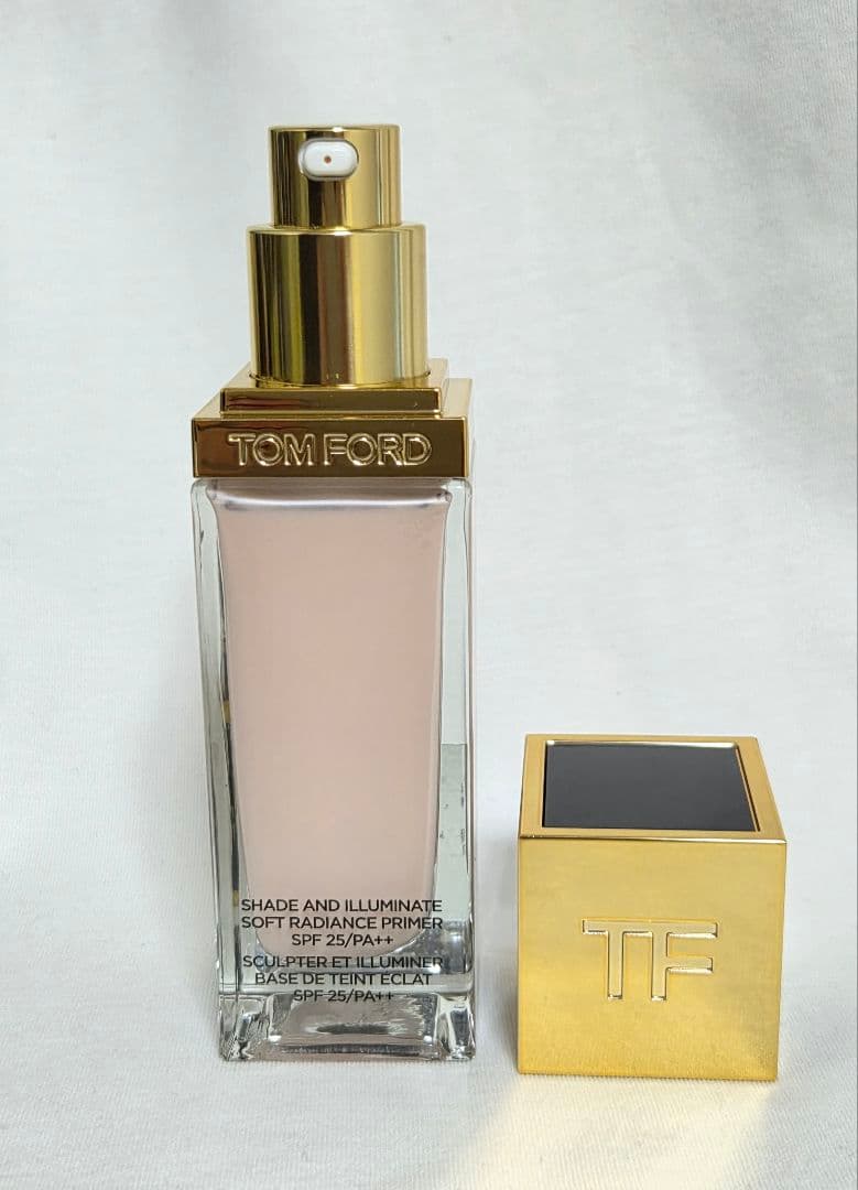 TOM FORD シェイド アンド イルミネイト ソフトラディアンス プライマー