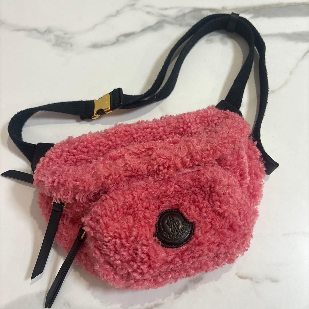 最終値下げ！MONCLER ボディバッグ