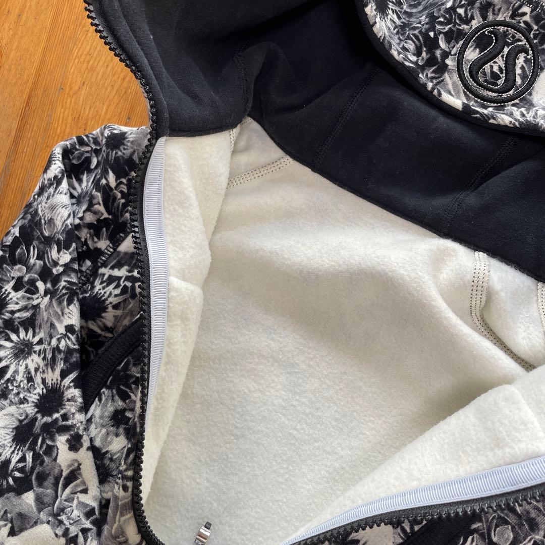 ルルレモン フルジップパーカー