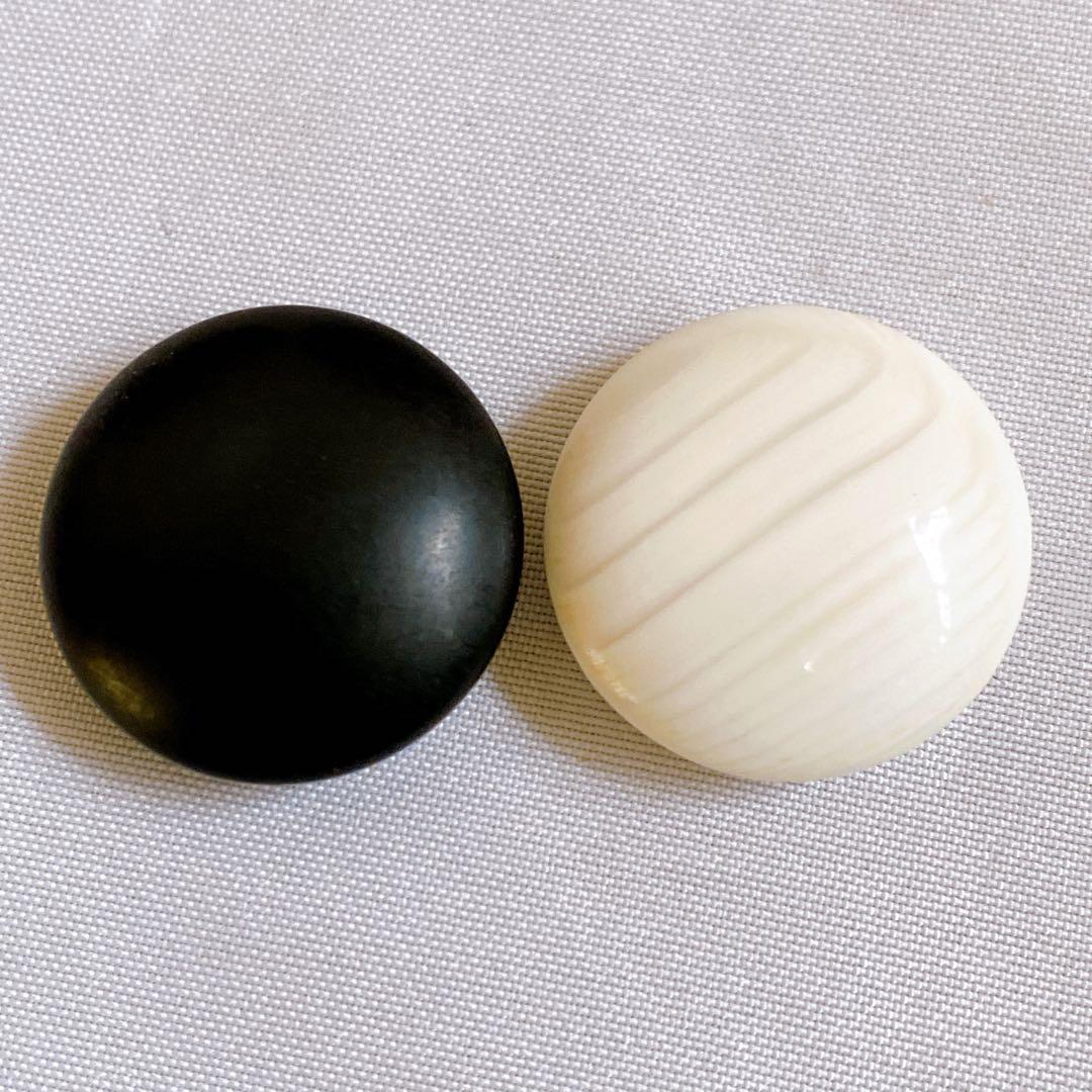 卓上碁盤　碁石　蛤碁石　那智黒　碁笥　木製　本寸　白181個　黒179個　囲碁