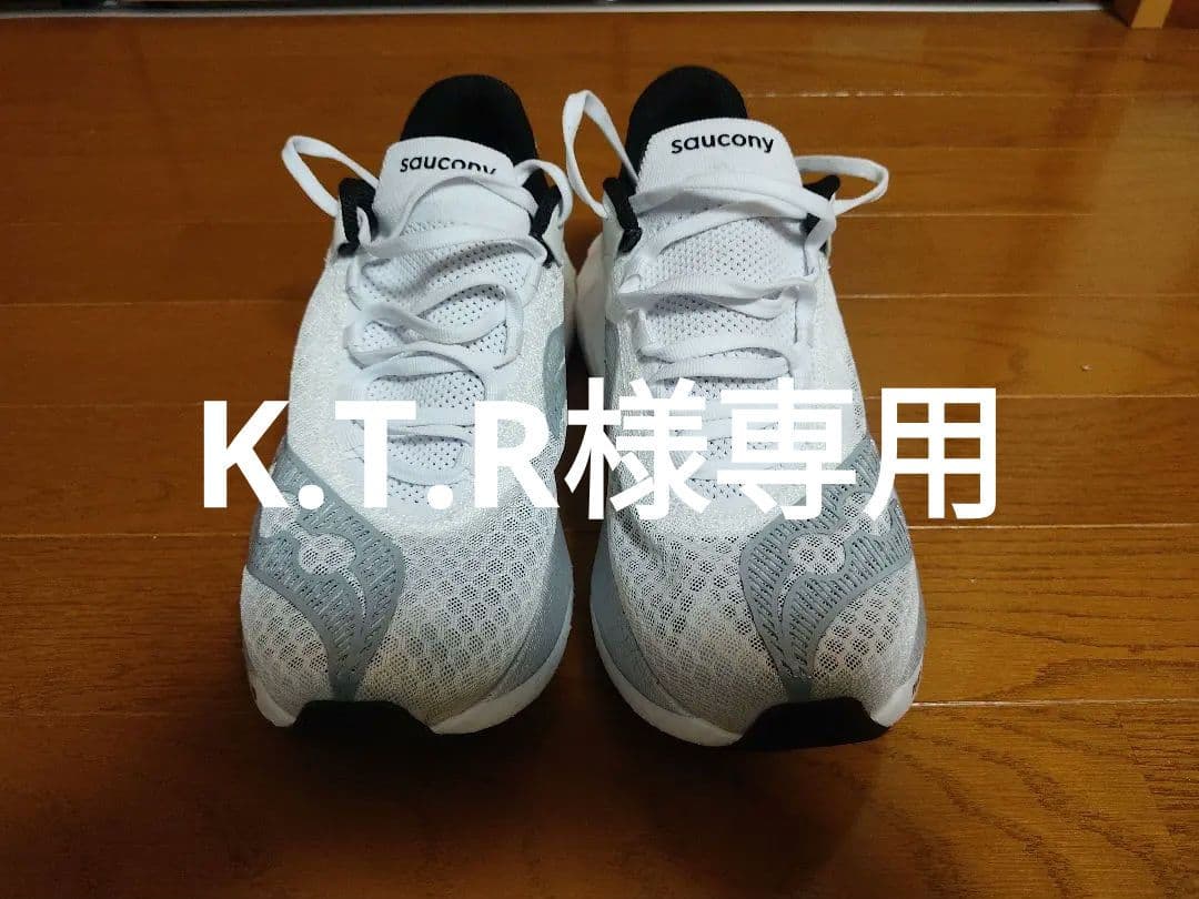 サッカニーエンドルフィンプロ4 27.5cm ホワイト/グレー