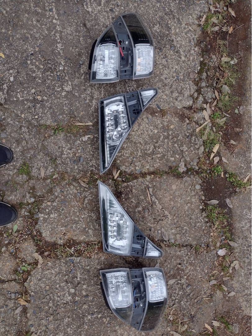 ２０ヴェルファイア純正テールランプ