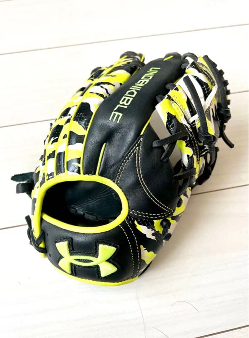 よ*お様 アンダーアーマーグラブ軟式